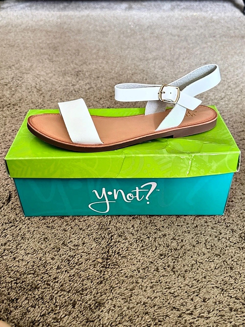 Y-not? Flat Sandals in White & Brown Like New